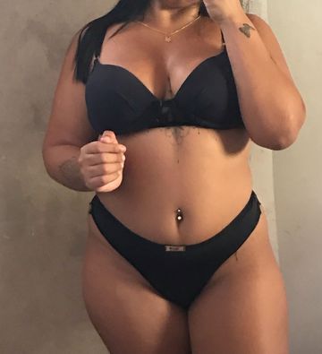 Trabalho em motéis faço meu cliente se sentir à vontade, faço um oral bem molhadinho vamos ? 

Estou procurando um sugar também 