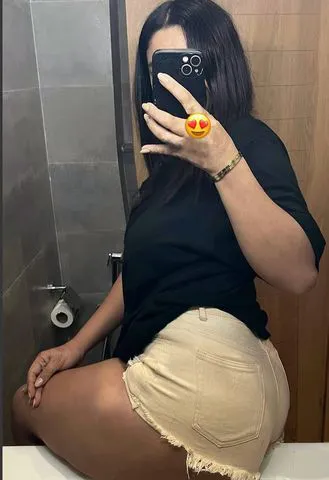 Olá para todos vcs apreciadores da beleza singular, o meu nome é mel tenho 30 anos sou uma acompanhante e massagista da pele macia e bronzeada,rosto com um sorriso fascinante.
Eu sou bem peituda de seios naturais com Marquinhas de biquínis provocantes.
Início meu atendimento com um mix massagens tântrica, nuru e prostática.
Na sentada eu não me garanto muito porque canso fácil, mas meu boquete meus amores chupo com tanta vontade que se tiver com pedras nos rins eu tiro com a boca só na mamada.
Meu atendimento é sem frescuras, sou muito simpática, carinhosa e safadinha.
Faço o  oral sem camisinha dependendo da sua higiene.
Amo fazer beijos grego e beijo muito na boca, não gosto de fazes nada mecânico e nem cronometrado.
Comigo o sexo é relaxado, sem pressa e intenso.
Oque realmente importa pra mim e ver você satisfeito delirando de prazer.
Comigo a transar e quente e safada com gosto de quero mais.
Tenho a bucetinha quente e apertadinha.
Sou um verdadeiro furacão na cama, irei tira seu fôlego e deixar você arrepiado da cabeça aos pés.
Então não perca tempo e venha marca um horário com a especialista em sexo oral.
O melhor oral da sua vida.
Local tranquilo e discreto.