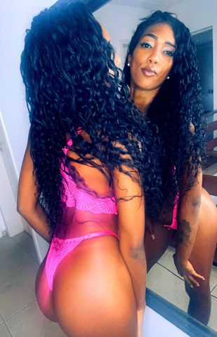 Me chamo Ingrid preta magrinha, seios peguemos. Uma falsa magra. Sou estilo namoradinha.  WhatsApp- (21)99343-0545