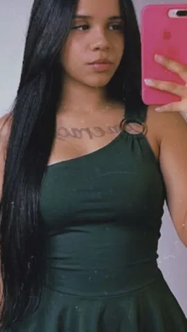 Morena 22 aninhos baixa sem frescura adora entregar prazer na hora do sexo 