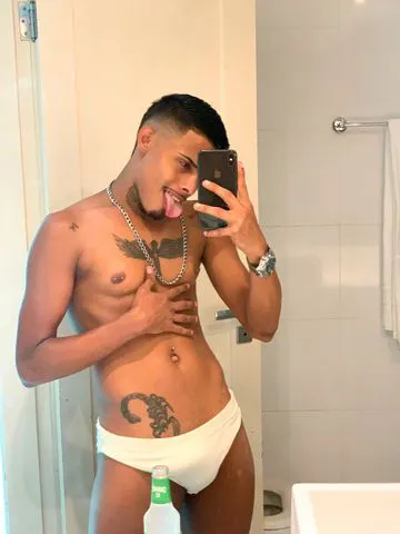 Sou cara de boa e discreto atendo homens mulheres casal no momento estou sem local mais vou até você tbm até do em motel hotel pousada etc se gostou do meu perfil e gostaria de conversa e acerta valores chama WhatsApp 