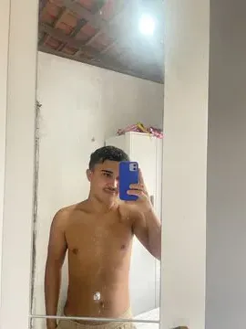Sou moreno de um metro 1,67 tenho 20 cm de pica tenho especialidade em Casais 🔥 adoro comer esposa de corno com ele olhando faço o que me pedirem sem frescura sou (ativo) amo chupar um buceta adoro chupar peitos 🔥😮‍💨 faço você se apaixonar e querer mais vezes não perder tempo vem gozar comigo tou te esperando.😏🔥
Obs:sou discreto com meus clientes mantenho em sigilo tudo ok