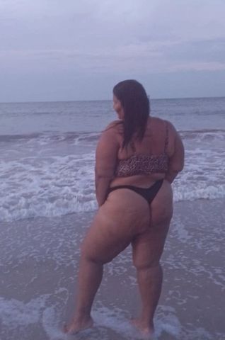 Sou uma gordinha safada cheia de tesão estão aqui pronta pra lhe satisfazer 😈🔥