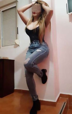  sua gatinha bem carinhosa e iniciante, com local. 189654