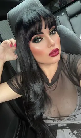 Super carismática, especialista em massagens e atendimento personalizado! Realizo fantasias e fetiches. Atendo homens , mulheres e casais!!!