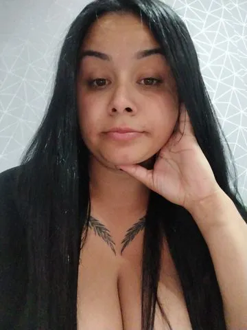 150 meia 💋  Biahh, morena sensual,de boa conversa. ✅Dona de um sorriso marcante e um jeito envolvente, adoro criar momentos únicos com muito carinho, atenção e discrição. Venha viver uma experiência inesquecível. ✨💕