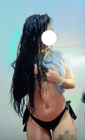Olá me chamo Eliza . linda bonequinha dos cabelos liso grande da pele clara  e bem carinhosae e educada , .venha me conhecer melhor meus amores. tenho local próprio e discreto   aguardo bjs 