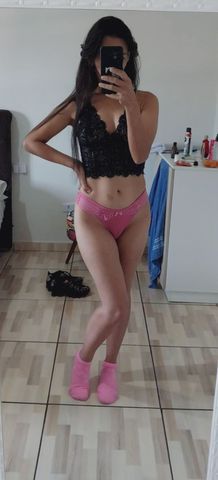 Leandra Ribeiro é a personificação da elegância e da exclusividade no universo do acompanhamento adulto premium. Com uma presença magnética, ela transcende o óbvio, oferecendo experiências que combinam luxo, discrição e uma intimidade refinada, reservadas para quem realmente sabe apreciar o melhor.
Virginiana detalhista e estratégica, Leandra cuida de cada aspecto do encontro com precisão e sensibilidade, criando um ambiente onde conforto, desejo e respeito coexistem em perfeita harmonia. Sua comunicação é sutil e envolvente, capaz de despertar a fantasia e cultivar uma conexão profunda, sempre com maturidade e profissionalismo impecável.
Ousada na medida certa, ela alia uma sensualidade sofisticada à inteligência emocional, proporcionando momentos únicos que permanecem na memória muito além do instante vivido. Seletiva e consciente do próprio valor, Leandra oferece um atendimento sob medida, destinado a um público exigente que valoriza qualidade, exclusividade e autenticidade.
Para aqueles que buscam mais que um simples encontro  uma verdadeira experiência de luxo, cumplicidade e prazer elevado. Leandra é a escolha definitiva...