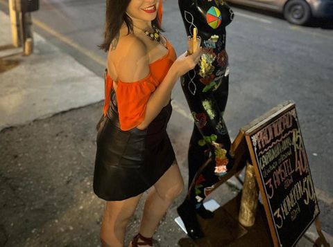 Sou nova nesse mundo, mas prometo me dedicar. Acredito que agrade mais pessoas que queiram um bom sexo e conversas inteligentes. NÃO TENHO LOCAL.