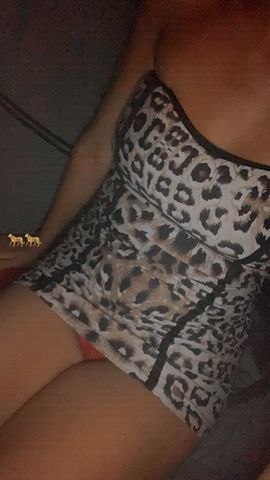 Sou a Giovana , uma acompanhante de 20 anos, cheguei na cidade para te oferecer o melhor prazer no estilo namoradinha, comigo você terá carinho e garantia de muita diversão e alegria.
Adoro fazer todas as posições, o atendimento não é robotizado e sou bastante quente e envolvente. Faço tudo sem frescura e transo com prazer, meu oral guloso, peço que esteja com a sua higiene em dia, assim como eu estarei.
Sou apaixonada por homens com bons gostos, troco carícias e beijos na boca e te deixo super à vontade para termos um clima gostoso. Em um local discreto, tranquilo, calmo e seguro, na cidade de São Paulo , agende nossos ótimos momentos pelo número de telefone, beijos.