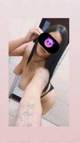cheio de curvas que vão te deixar sem fôlego. Minha pele é macia, meu toque é envolvente e minha presença é daquelas que ficam na memória.

Aprecio um bom vinho e adoro proporcionar momentos intensos, com química de verdade e entrega na medida certa. Comigo, não é só um encontro é uma experiência que você vai querer repetir.

Tenho seios grandes e naturais, bumbum redondinho e um jeitinho provocante que conquista naturalmente.

