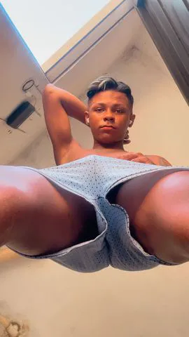 Sou magrinho 
Dotado versatil
100% discreto
Estou sem local
Atendimento  so pra homens/ casal gay/ casados / caminhoneiros 
Faco ativo / passivo/ versatil
