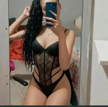 Me chamo Vivian, tenho 18! Anos sou carinhosa, é estou disponível pra satisfazer seus desejos 🫣muito prazer é toda paciência é carinho do mundo  😏😏 Adoro fica meladinha na pica 😈 Estou localizada na Martin de Sa  Per noite hoje por apenas 800 reais chama bb 😏🔥