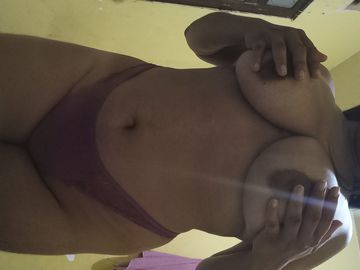 Moreninha do peitoes, com curvas ,bem gostosinha ,vem ser feliz amor !sem frescura também 