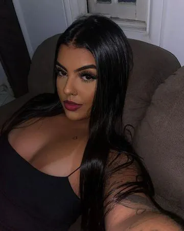 ✨ VIVIANE SANTA CATARINA ✨

Uma presença marcante, delicada e cheia de charme. 💋
Se você procura companhia agradável, atenção especial e um momento reservado para relaxar e se sentir bem, será um prazer te receber.

Aqui, cada encontro é conduzido com discrição, carinho e tranquilidade, sempre respeitando o seu tempo e proporcionando uma experiência confortável do começo ao fim. ✨

📍 Localização: Hotel 1001 Noites Prime — após o Tático Velho
🏨 Sem custo de hospedagem: você paga apenas pelo atendimento.

💰 Atendimentos
⏱️ 15 minutos — R$ 100
⏱️ 30 minutos — R$ 150
⏱️ 1 hora — R$ 300

📲 Entre em contato e consulte os horários disponíveis.
🔞 Atendimento exclusivo para maiores de 18 anos.