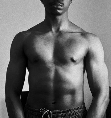 Prazer à todas as mulheres maravilhosas desse mundo. Sou um negão de 26 anos e muita energia para distribuir. Tenho meus 1.81 e faço musculação atrelado a atividades intensas. Meio tímido, mas carnívoro quando preciso e sedento pelo corpo feminino. 

Sigilo total, não precisa se preocupar. Para segurança de ambas partes, não respondo perfis sem fotos ou identificação, não adianta insistir.

Atendo na zona sul e outros lugares a combinar!