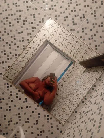 Mineira safada, 18 aninhos prontinha pra realizar os seus desejos. 