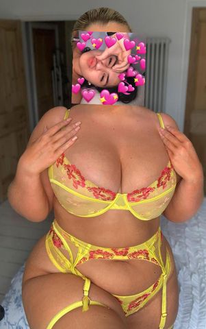 Olá amores trabalho com massagens e envolvimento tenho local venha me conhecer 
