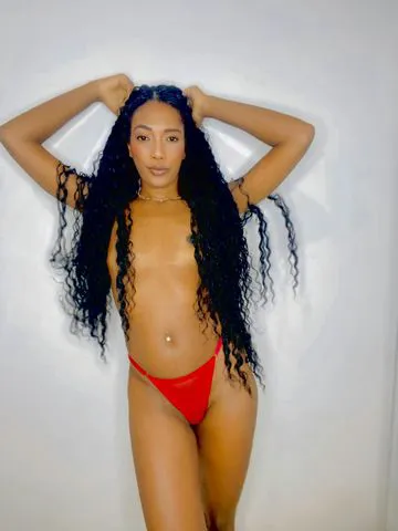 Me chamo Fernandinha Carioca preta magrinha, seios pequenos. Uma falsa magra. Sou estilo namoradinha. 