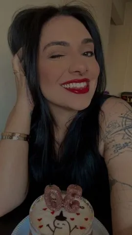 Beleza natural, corpo harmônico e atitude de namoradinha.
Doce, educada e envolvente.
Te faço relaxar, desejar e querer repetir.