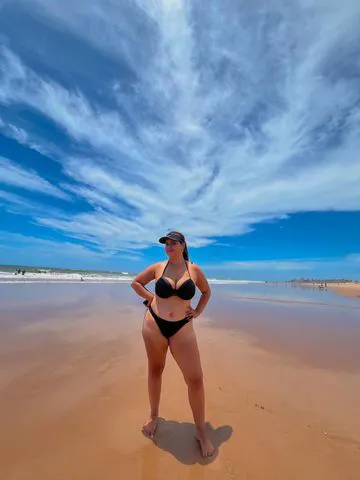 Oi, tudo bem? 😊 Sou uma mulher carinhosa, discreta e muito atenciosa. Gosto de proporcionar momentos agradáveis, com respeito, química e muita conversa boa. Se você procura companhia de qualidade e uma experiência especial, será um prazer te conhecer. 💋