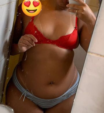 Olá meus amos estamos  te esperando co. Um oral babadinho, rebolando sentada em cima do seu pau