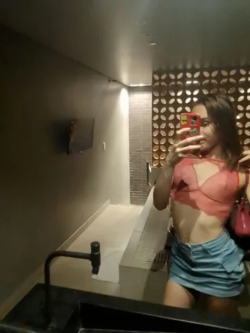 Atendo motel ou seu local 
Vendo conteúdos 
Faço chamada de video 
Ativa e passiva 