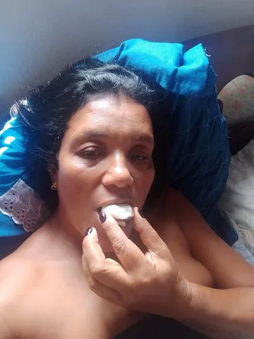 100$ 15 minutos. 30 minutos 150,00. Não faço anal . 50$ chamada de vídeo (20 minutos).