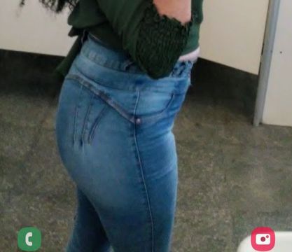 Sou bonita, interessante, educada, discreta, carinhosa e fogosa. Podemos sair ? 