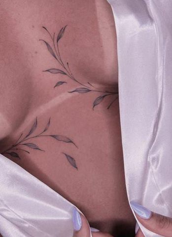 Sou magrinha seios e bumbum pequenos , mais aguento tudinho, faço inversão de papéis também. 