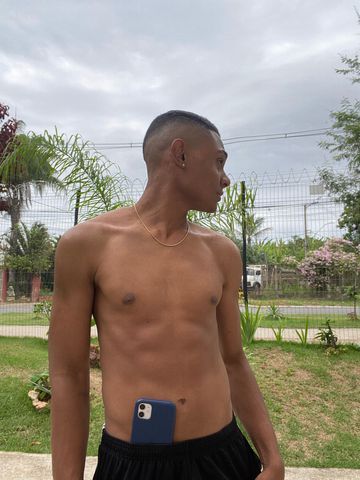 Sou um acompanhante jovem,educado, discreto e de presença marcante. Tenho um perfil leve e confiante, ideal para quem aprecia boa companhia, conversas agradáveis e momentos bem vividos.

Prezo pelo respeito, pela boa aparência e pela sintonia em cada encontro. Sou atencioso, pontual e sei me adaptar a diferentes ocasiões desde um jantar tranquilo até eventos sociais que pedem alguém de postura e charme.

Se você busca companhia jovem, madura na medida certa e com energia positiva, estou aqui para proporcionar uma experiência agradável, segura e memorável.