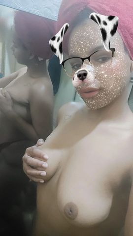 *"Se você procura mais do que o comum, acabou de encontrar. Sou a combinação perfeita entre doçura e ousadia, pronta para transformar seus desejos em realidade. Meu toque é suave, minha companhia é viciante, e cada momento ao meu lado é feito para te levar ao limite do prazer.

Adoro homens que sabem o que querem e que estão prontos para viver experiências intensas sem pressa. Comigo, cada encontro é único – do primeiro olhar ao último suspiro, você sentirá a diferença.

Deixe suas fantasias falarem mais alto… Estou aqui para te fazer esquecer do mundo lá fora e te proporcionar momentos inesquecíveis. Está pronto para mergulhar nesse prazer?*