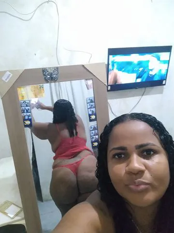 Morena baixinha e um pouco forte 