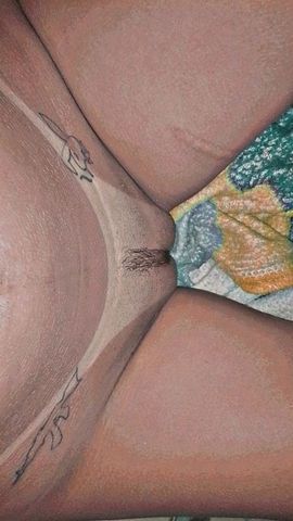 Magrinha morena, cabelos pretos e olhos castanhos profissional do sexo, prazer garantido vem ser satisfazer comigo amor 