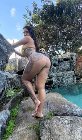Tenho local próprio, mas atendo na residência do cliente de preferência, faço tudo sem frescura, tanto anal quanto oral, sou bem gulosa e fogosa, realizo fetiches e faço chamada de vídeo e tenho vários conteúdos quentes…