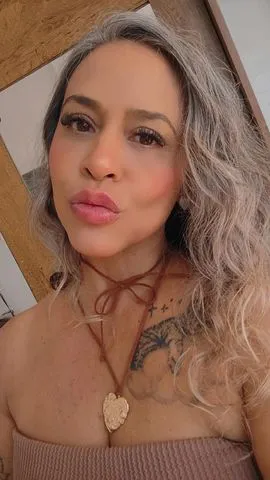 Linda acompanhante com a bucetinha apertada,cheirosa pronta pra te dar muito prazer, atendo no meu local discreto e aconchegante...estou esperando por vc bem taradinha...