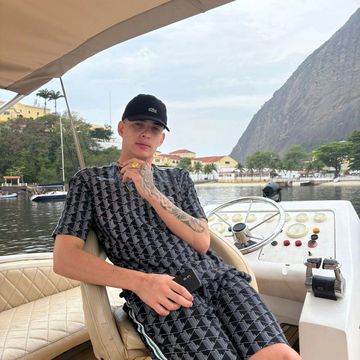 CURTA TEMPORADA NA SUA CIDADE Marrento | Tauado | Carioca | 23CM Sua Melhor Opção Se Procura Um Cara Tranquilo, Dominador e Super Gente Boa. Atendimento de Alto Nível Extremamente Cheiroso, Educado e gentil. 19Anos |Altura:1,87| Peso 80 kg exatamente como apresento nas mídias, não só mecânico e faço o possível para que seja tudo Completamente natural •Atendo casal •Faço viagens •Realizo feitiches •Sigilo garantido •Faço massagens •Faço vídeo chamada •Vendo pacotes de vídeo. 24h |Agendamento tem preferência ATENÇÃO APENAS CONTATO PROFISSIONAL OU SERÁ BLOQUEADO!