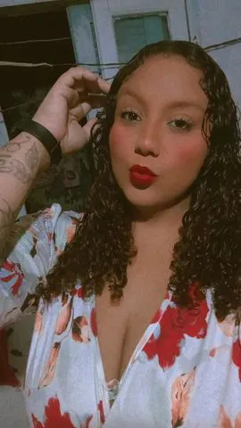 Atualmente moro em São Vicente mas minha cidade de origem é Mogi Guaçu interior de SP.
Tenho 24 anos e se você gosta de mulheres fortes, com carnee kkkk, aqui está uma!
Gordinha do bumbum grande! Faço um oral inesquecível 😏 