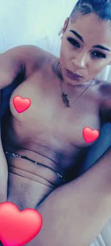 Oi amor!  Faço chamadas de vídeo, R$: 20, até 15 minutos. 
R$: 20 ,4 vídeo e 5 fotos...
Aguardando vc pra gente gozar gostoso!