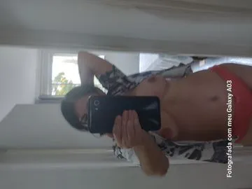 Sou carinhosa e atenciosa. Não  faço vídeo chamada. Gosto de homens maduro e novinho e sou bissexual afim de ter prazer e tesao 