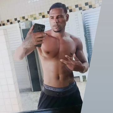 Atendimento exclusivo para mulheres e casais.
Sou um homem negro, charmoso, discreto e muito bem-dotado — preparado para te dizer gostoso. 🥵🔥