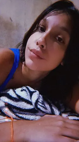 Novinha de 21 aninhos que adora realizar chamadas de vídeos quentes, realizo fetiches dos clientes e uso fantasias se caso o cliente quiser 