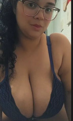 Olá amores. Atendimento virtual a partir de 15,00 consulte... Especialmente pra quem gosta de mulheres mais gordinhas e seios naturais gigantes. Sempre com muito tesão e molhadinha. Adoro fazer oral, espanhola e muita penetração. Promoção pra oral ou espanhola. Venda de fotos, Sexo virtual, chamadas de vídeo, sexting e atendimento presencial. A domicílio ou hotel. 
Horários sempre a combinar. 
NÃO ATENDO LIGAÇÕES NÃO COMBINADAS! ENTRE EM CONTATO E AGUARDE O RETORNO. 