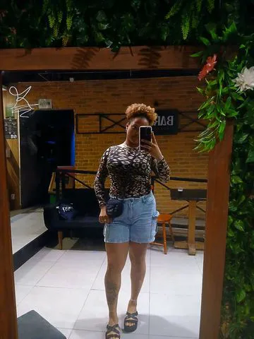 🔥 Difícil de esquecer, impossível de ignorar.

Um olhar que provoca, um sorriso que desconcerta e uma presença que deixa vontade de conhecer mais. ✨

Se você gosta de mistério, charme e muita atitude, talvez tenha acabado de encontrar exatamente o que procurava.

💋 Chegue mais perto… se tiver coragem.