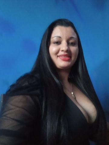 Sou uma mulher nem magra e nem gorda faço um sexo bem gostoso adoro que goze na minha boca atendo casais gosto e chupo uma bucetinha e um pau bem gostoso quem quiser estou aqui ou me manda no whats 